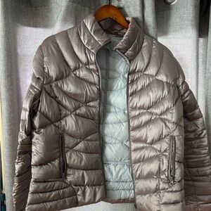 Light weight metallic down jacket. Perfect for travel. Front zipper Size XL